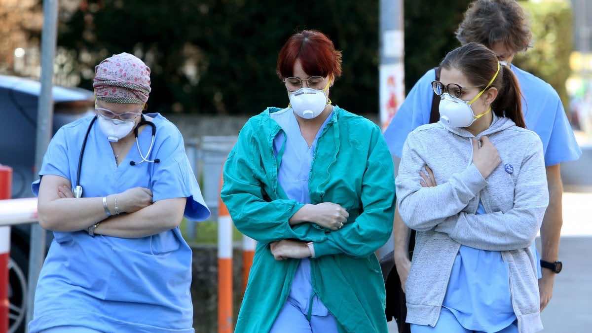 I turisti cinesi guariti dal Coronavirus ringraziano i medici italiani