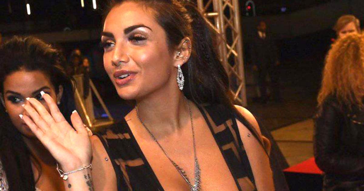 Elettra Lamborghini infrange le direttive sul Coronavirus