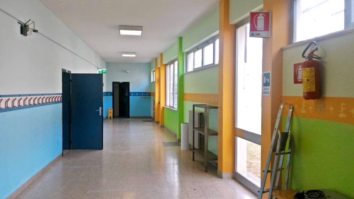 Scuole di nuovo chiuse per casi di Covid