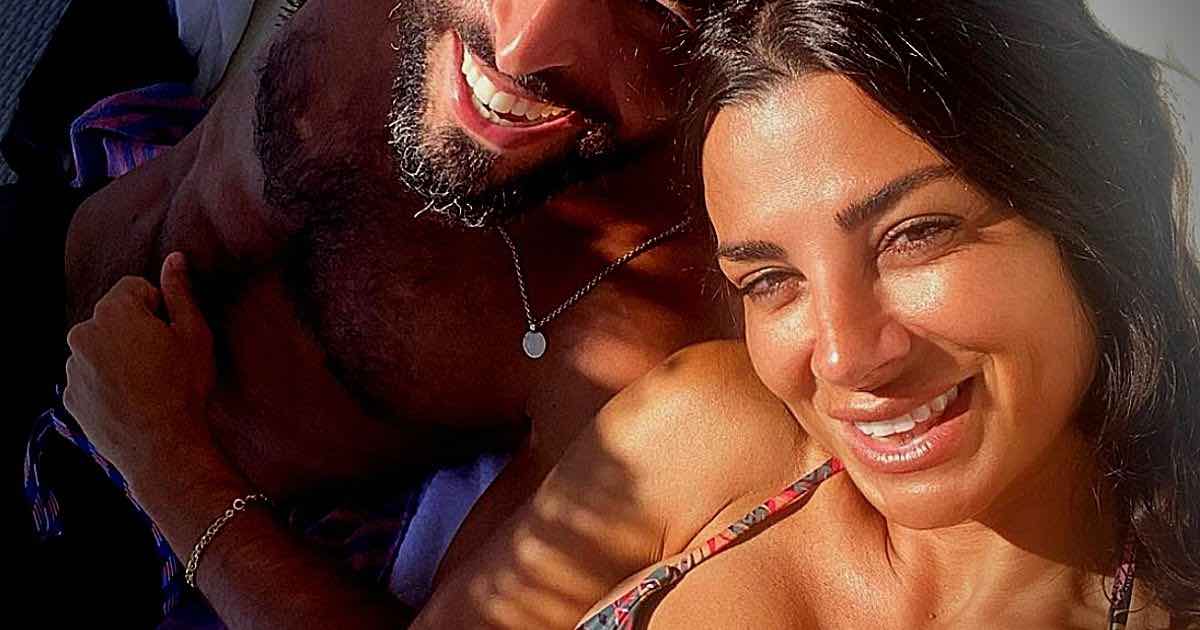 Serena Enardu in compagnia di un uomo