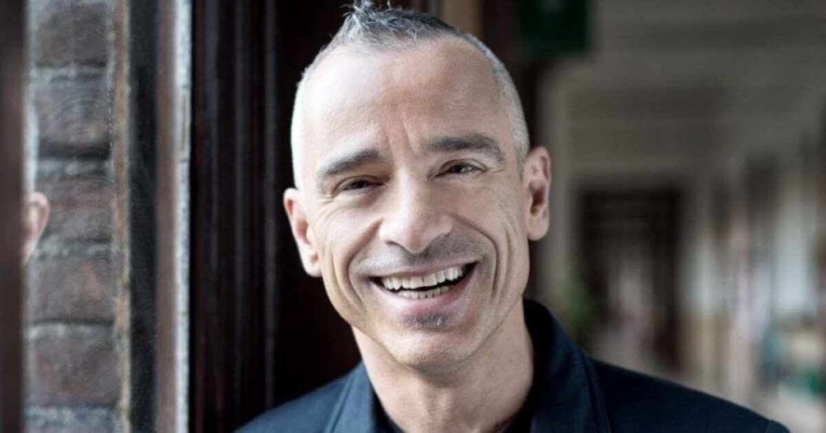 Sbaglia numero e invia un sms a Eros Ramazzotti