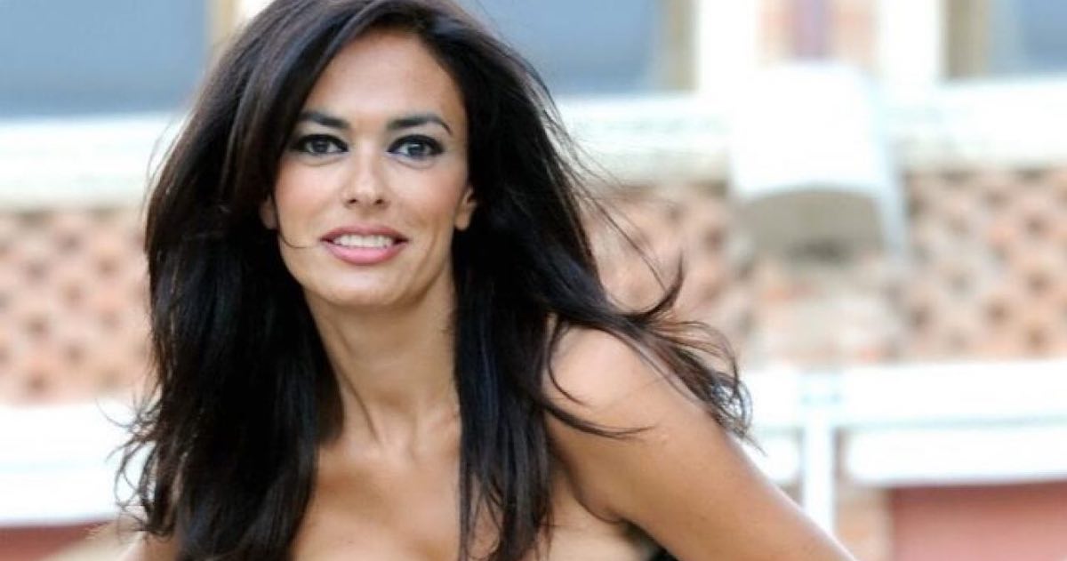 Maria Grazia Cucinotta in una sensuale foto