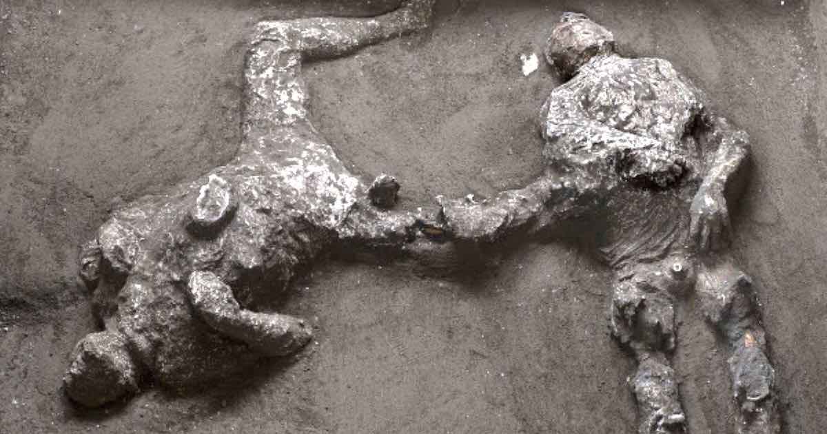 Pompei ritrovamento corpi intatti