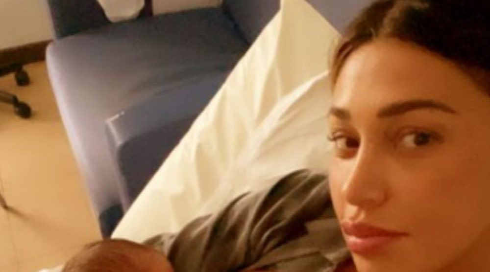 Belen Rodriguez blocca intero reparto e 2 ascensori