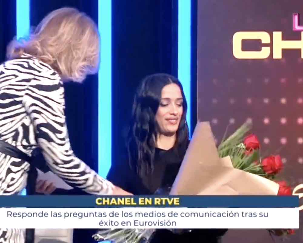 Chanel fiori Malgioglio in diretta tv