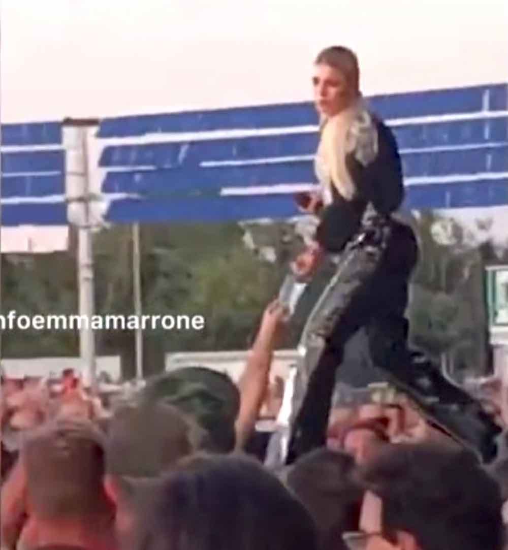 Emma Marrone stop durante il concerto