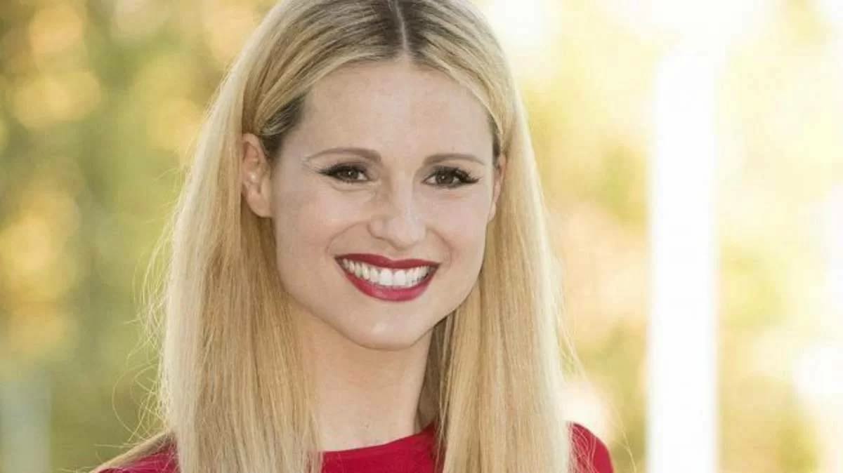 Michelle Hunziker vola a Parigi