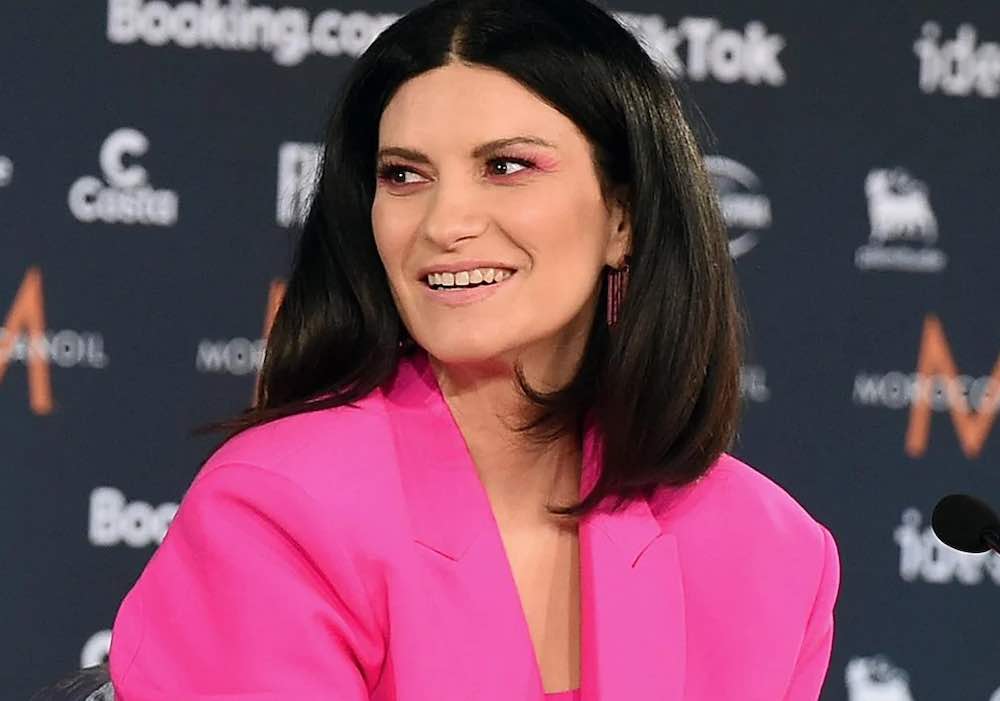 Laura Pausini replica