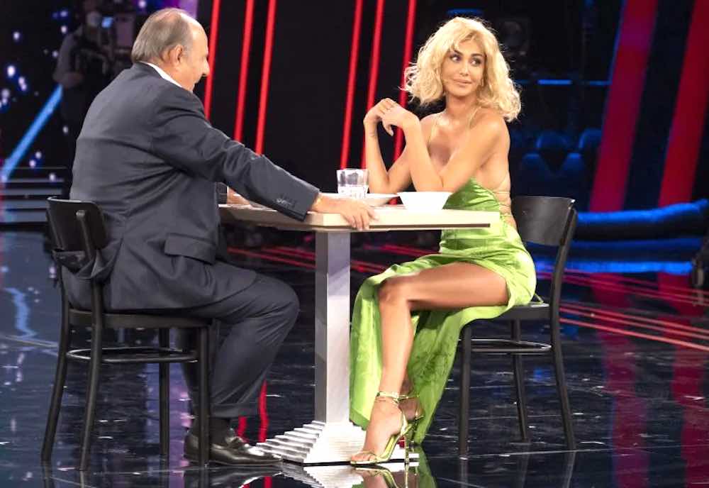 Belen simula un orgasmo