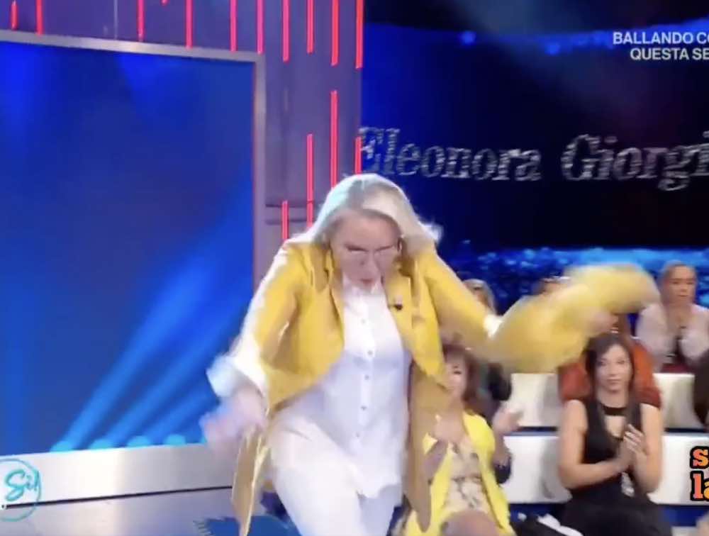 Eleonora Giorgi cade in diretta