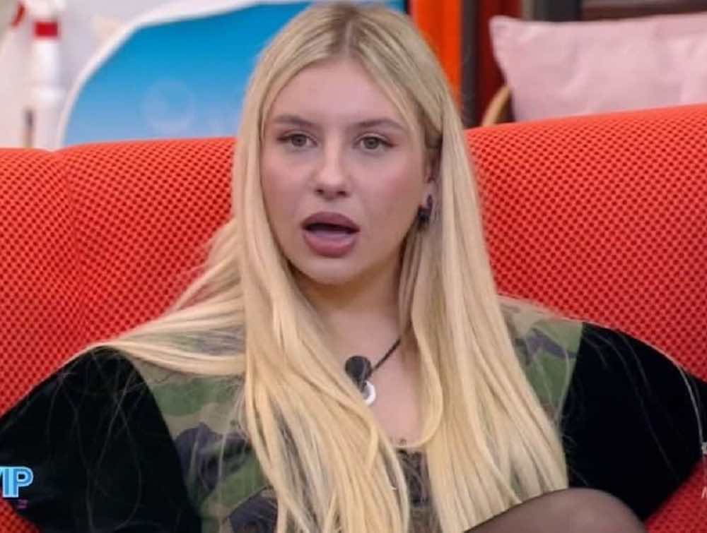 Micol Incorvaia canta Faccetta nera