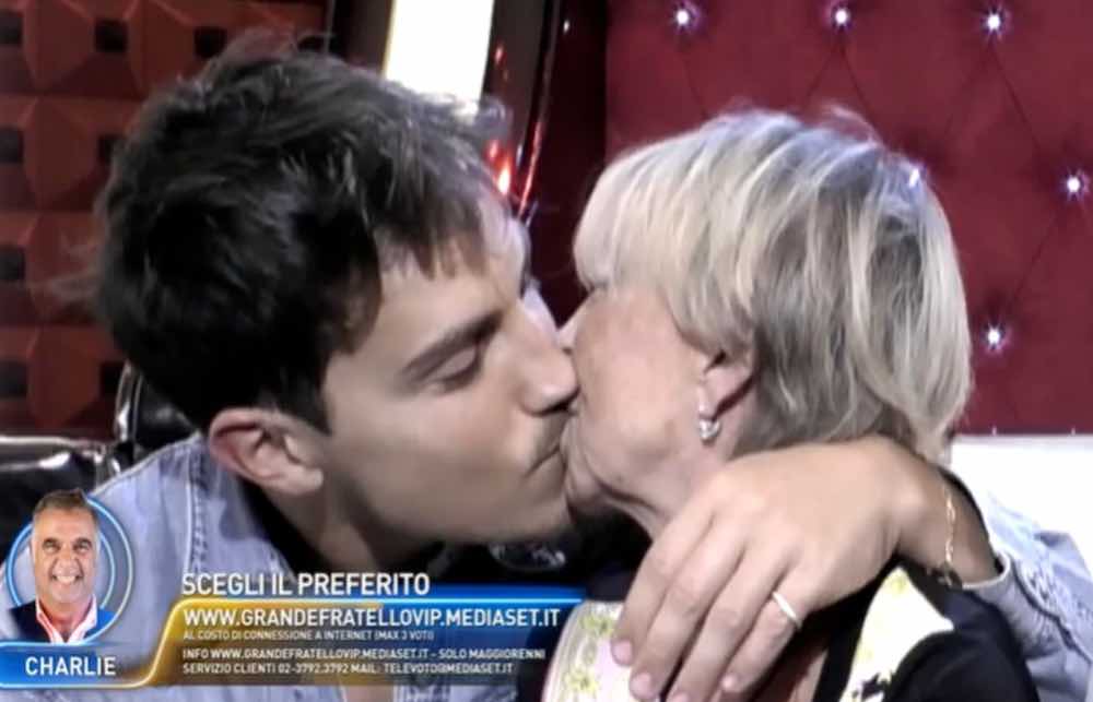 Wilma Goich bacia Daniele Dal Moro