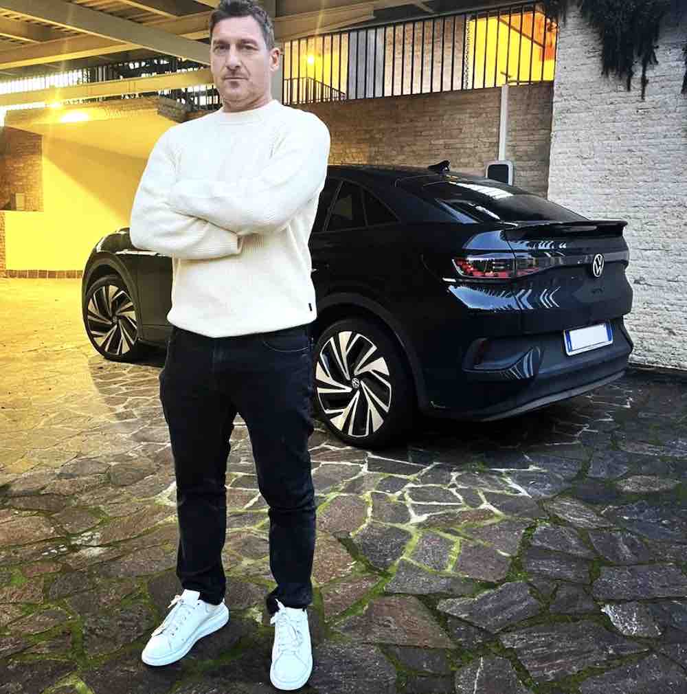 Francesco Totti si presenta ingrassato