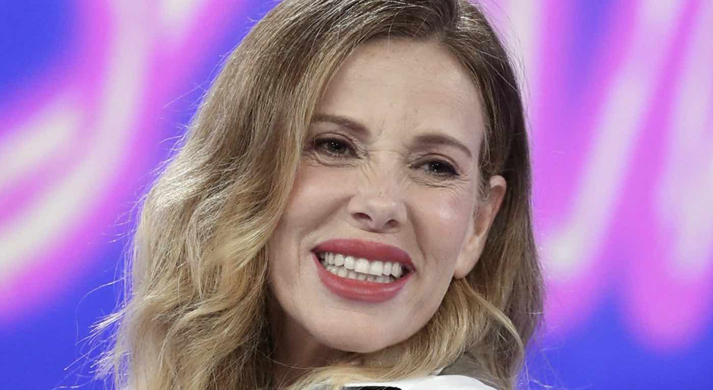 Alessia Marcuzzi divina a C'è posta per te