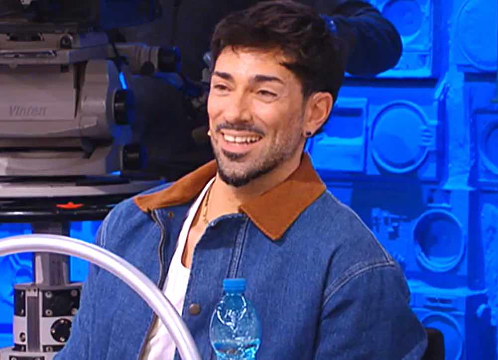 Amici 22 Emanuel Lo assente