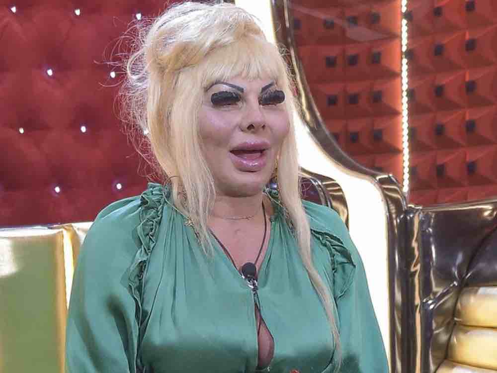 Elenoire Ferruzzi rientra gf