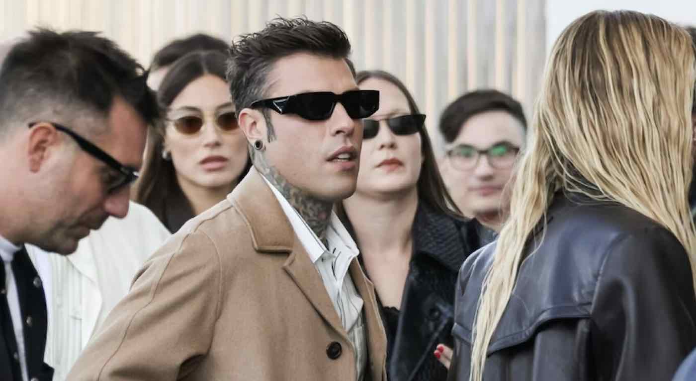 Fedez allontanato dalla guardia Chiara