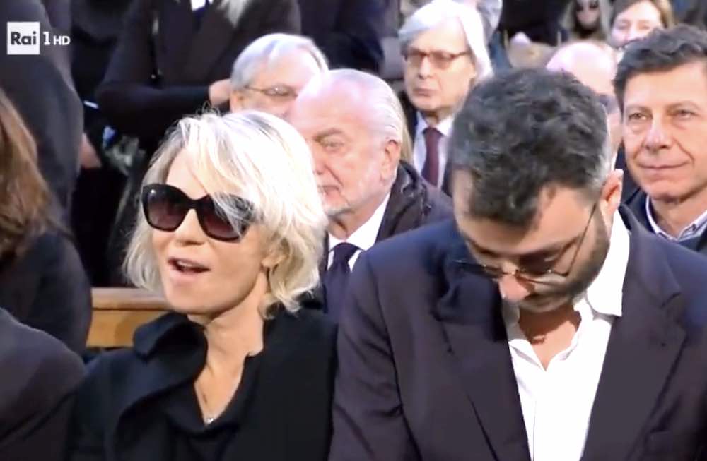 Funerale momento di Maria De Filippi