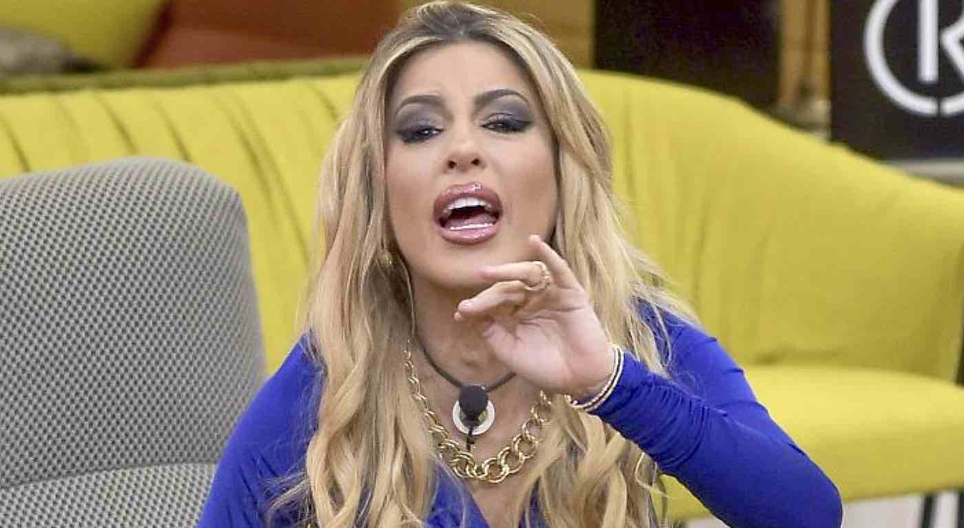GF Vip 7 Oriana va fuori controllo