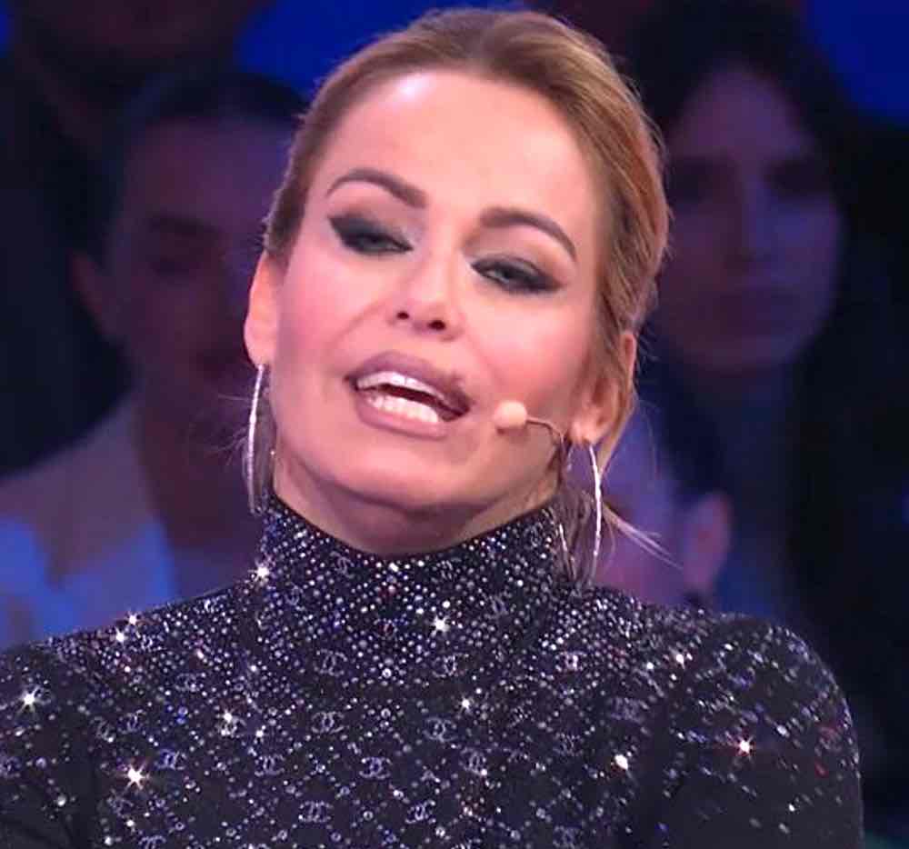 Onestini Veleno su Sonia Bruganelli