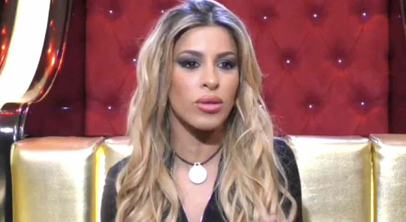 Oriana scatta la censura
