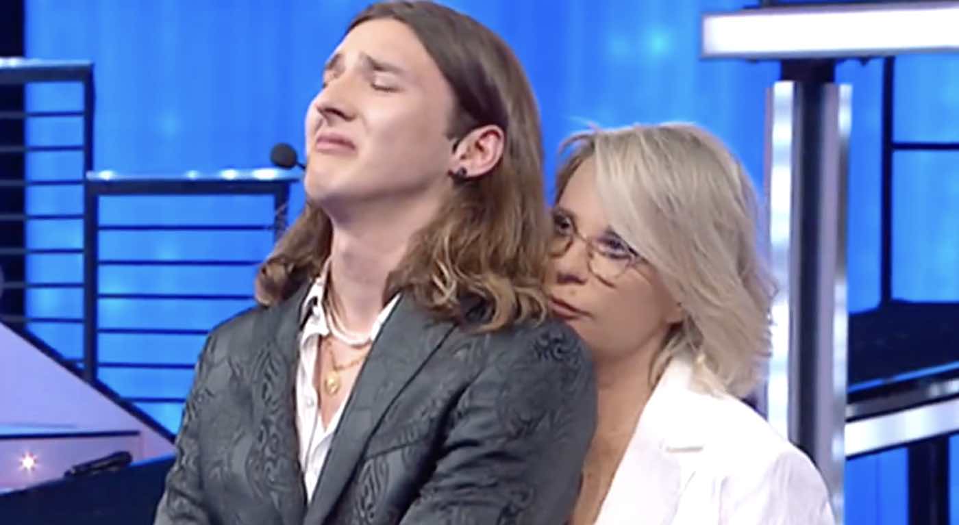 Amici un gesto Maria confronti Cricca