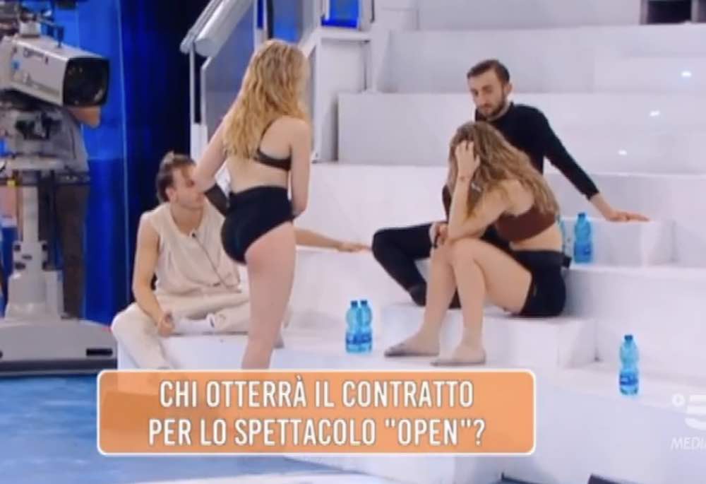 Isobel e Maddalena ottengono contratto lavoro