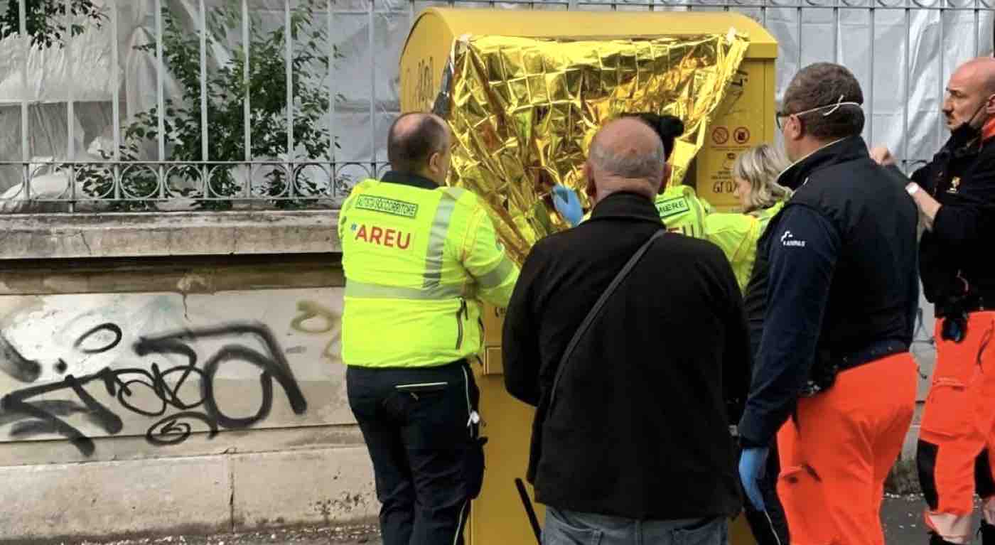 neonata trovata morta in un cassonetto