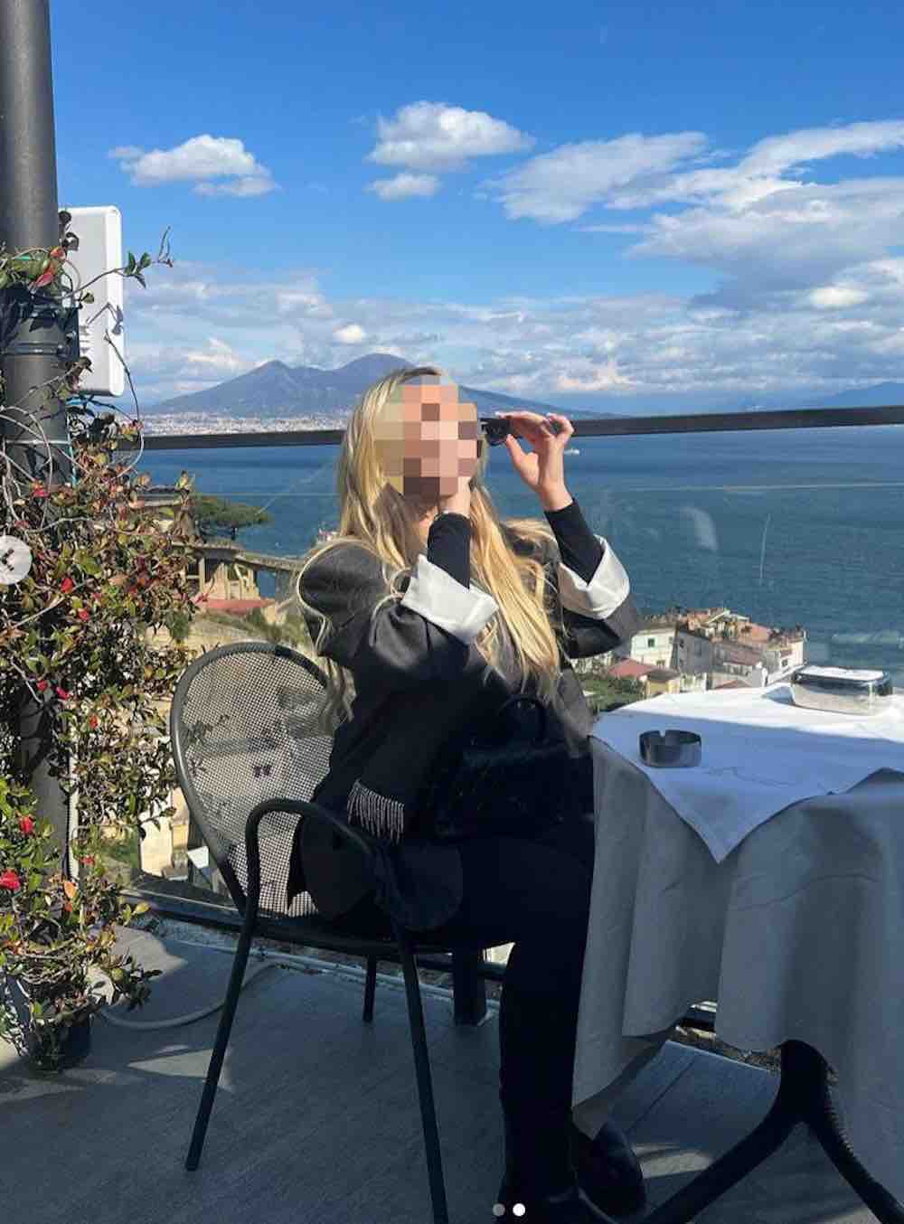 Chanel Totti in vacanza Napoli