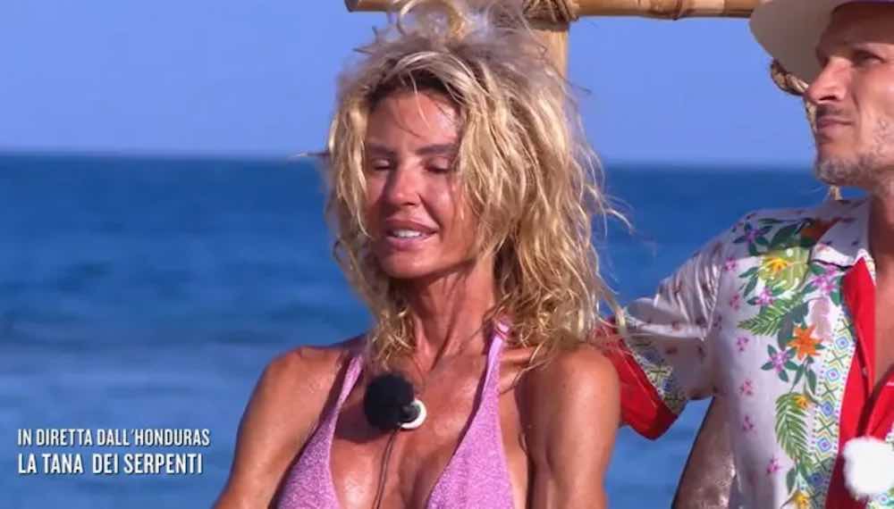 Nathaly spiazza in diretta isola