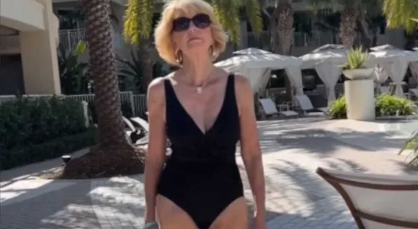 donna di 76 anni, costume