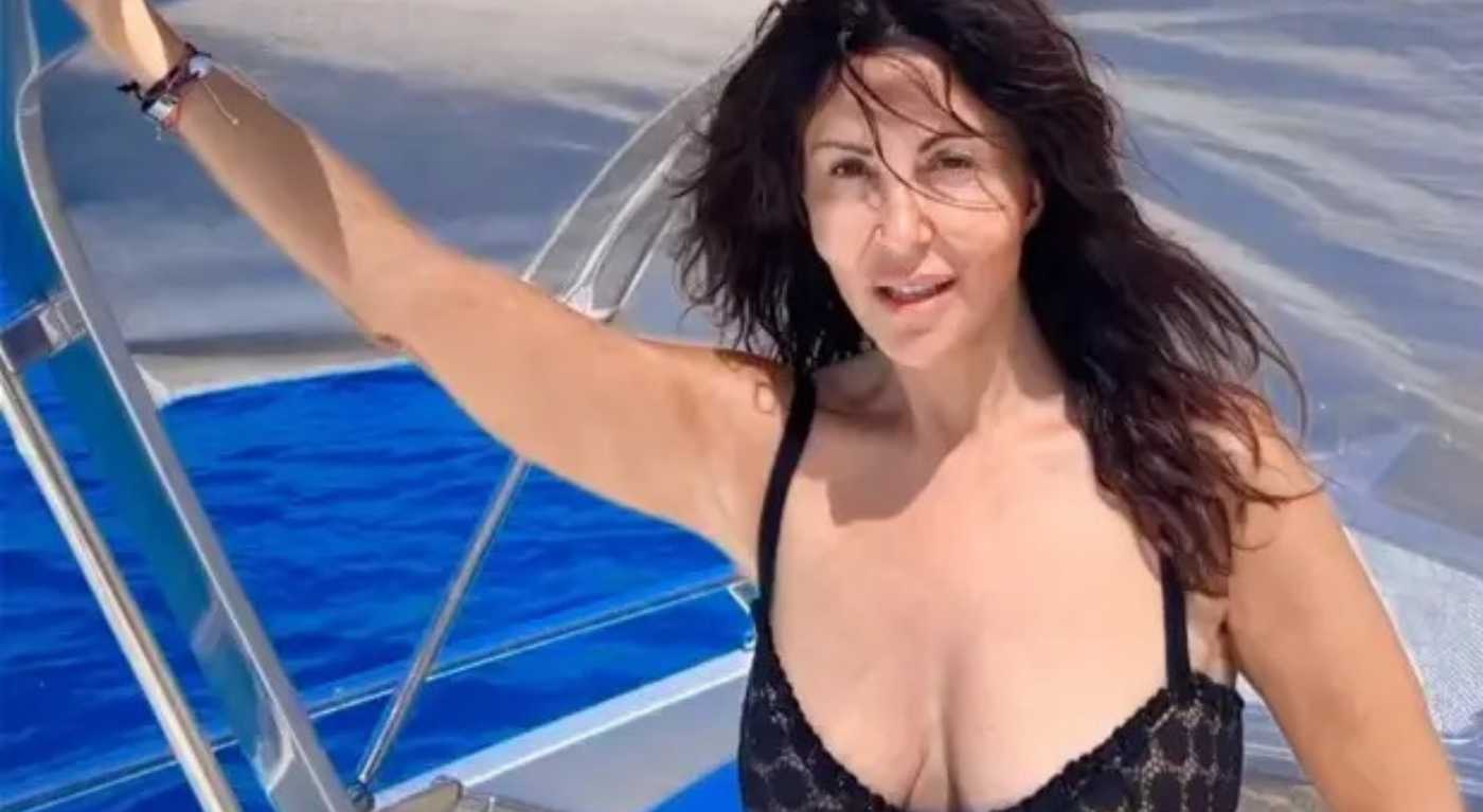 Sabrina Ferilli , in barca