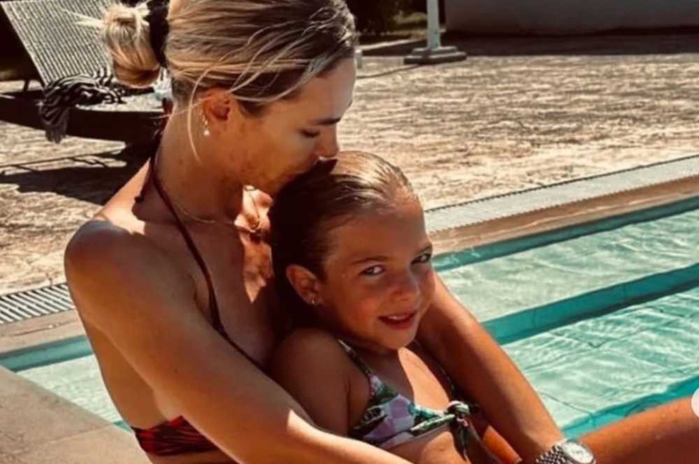 Ilary Blasi, scuola di Isabel