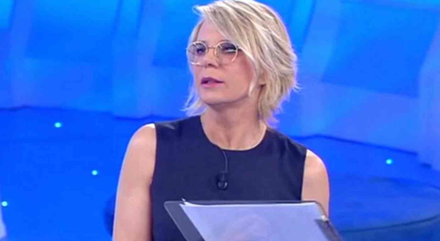 "C'è Posta per Te", la mamma abbandona il figlio a 11 anni e adesso chiede perdono. Esito disastroso, interviene Maria 