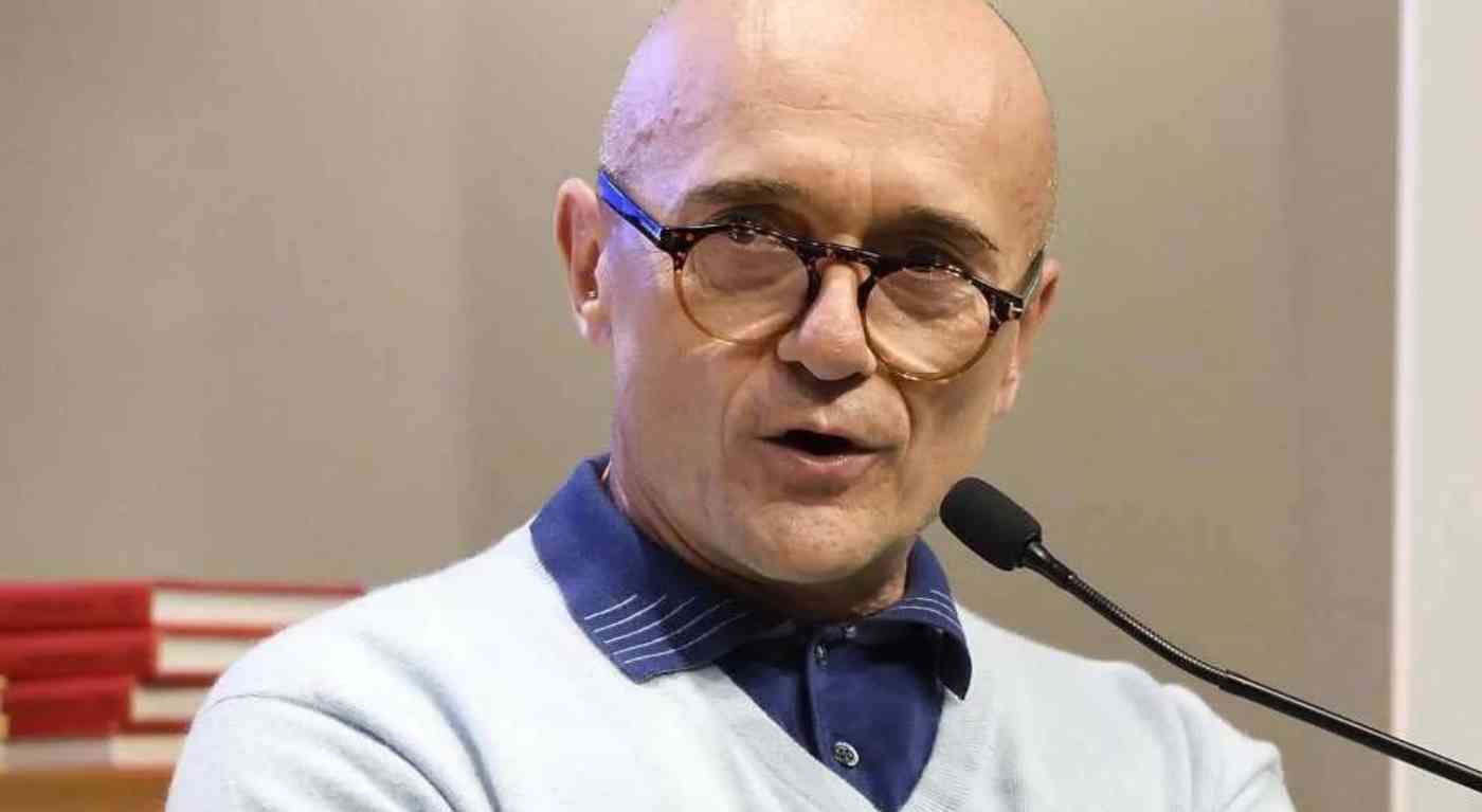 Grande Fratello, la decisione improvvisa: “Mediaset non poteva fare altro”. Signorini e il pubblico sconvolti