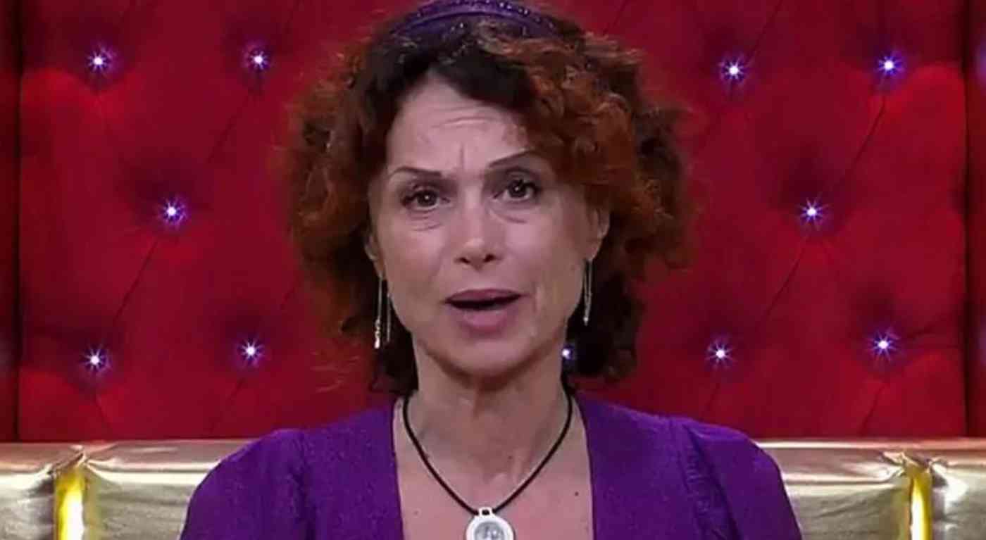 "Non sono mai stata così male". Grande Fratello, Beatrice Luzzi ha un attacco di panico