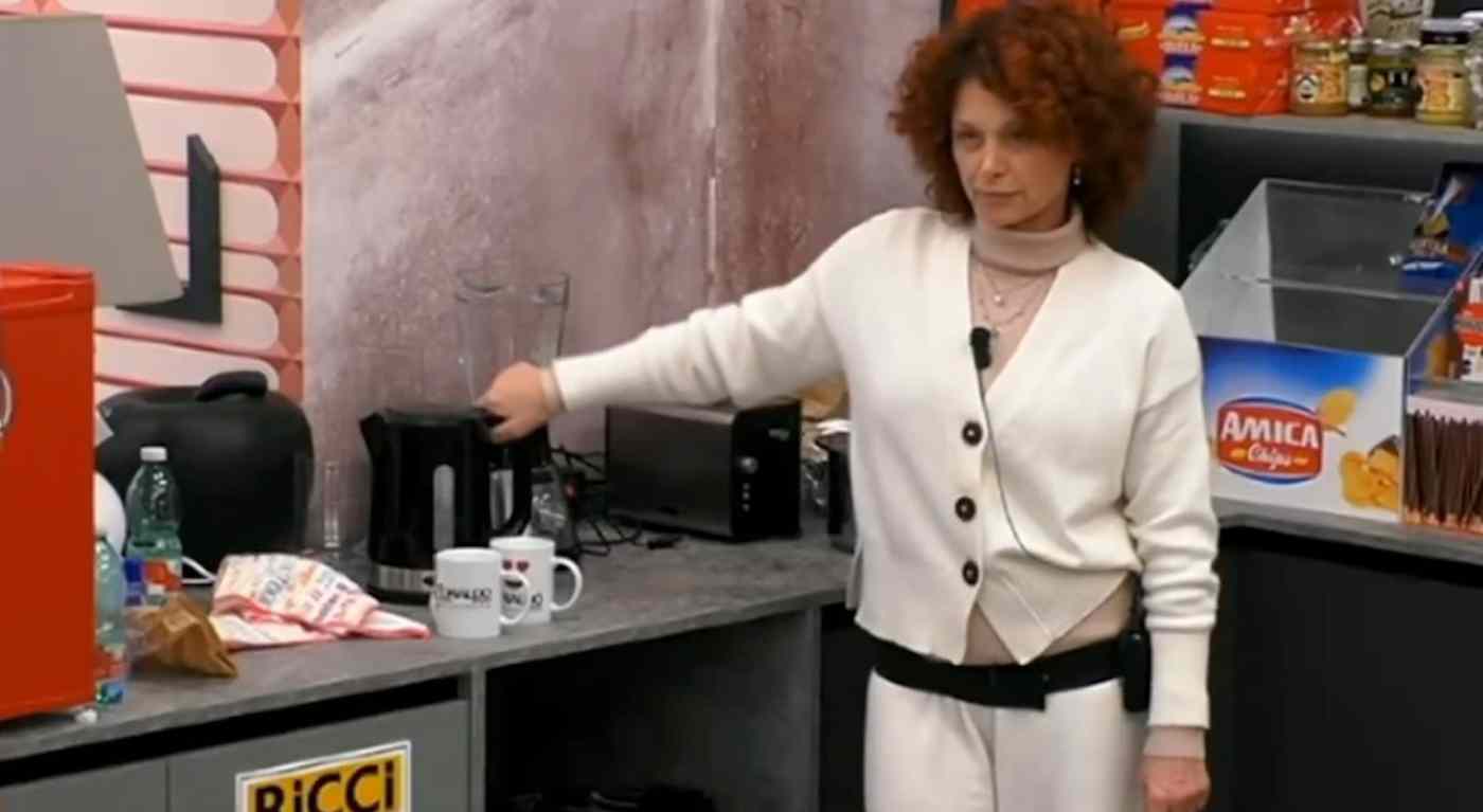 Grande Fratello, la frase che fa tremare i fan di Beatrice Luzzi: "Quindi è vero!"