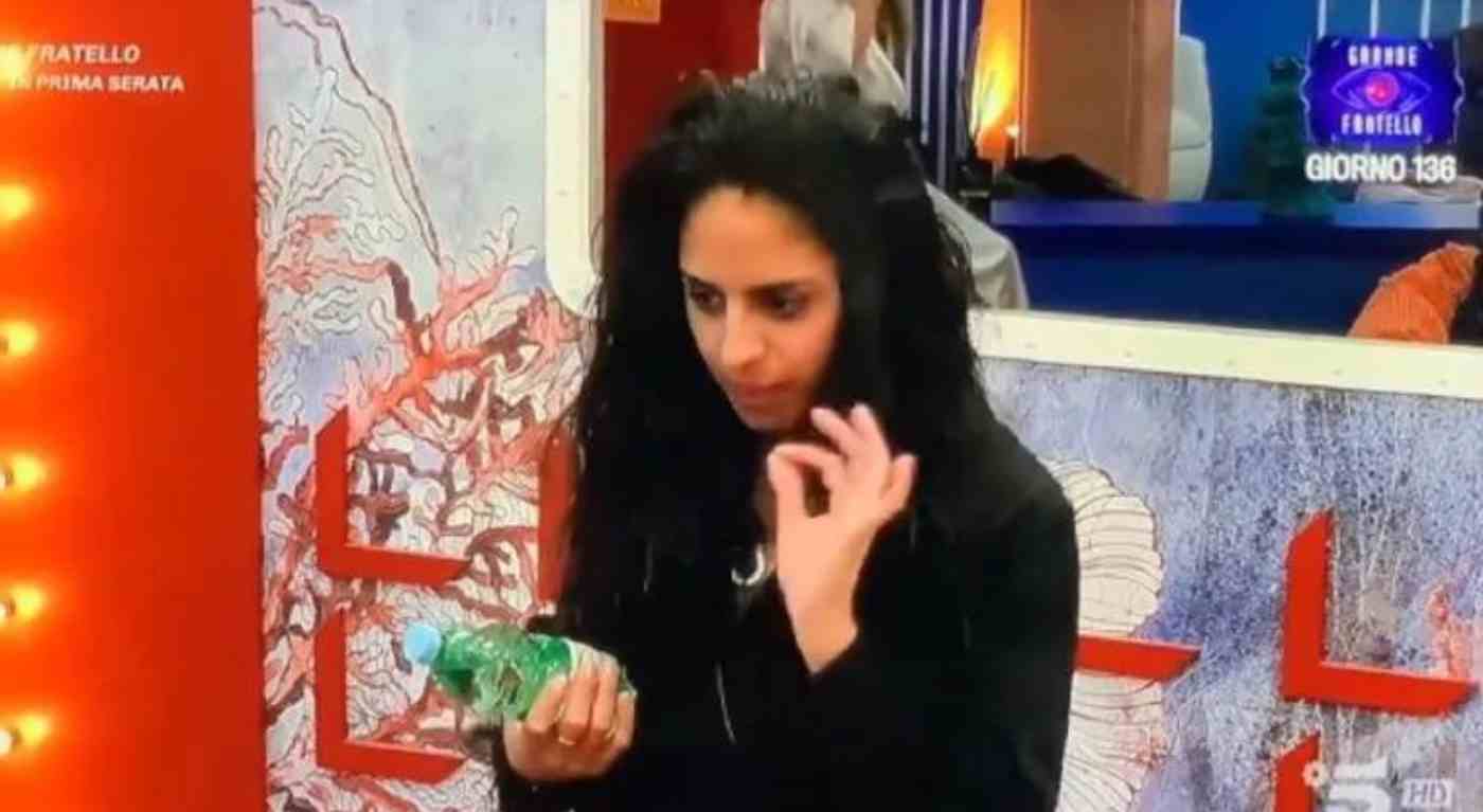 "Sentite, ho un piano". Grande Fratello, pronta la vendetta di Perla contro Beatrice: previsto il caos nella casa