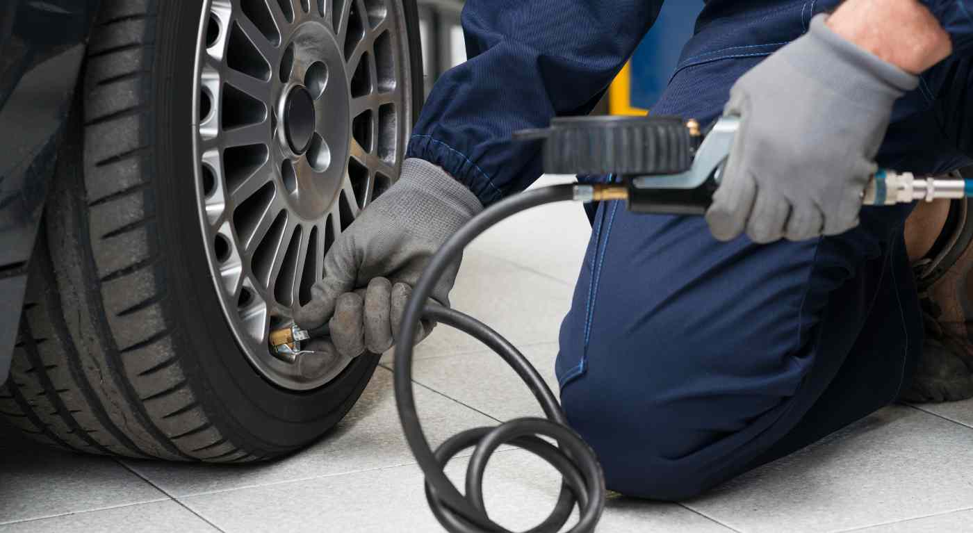 Allarme pneumatici: se l'hai montato così potresti rischiare la vita | Controlla subito o sono guai!