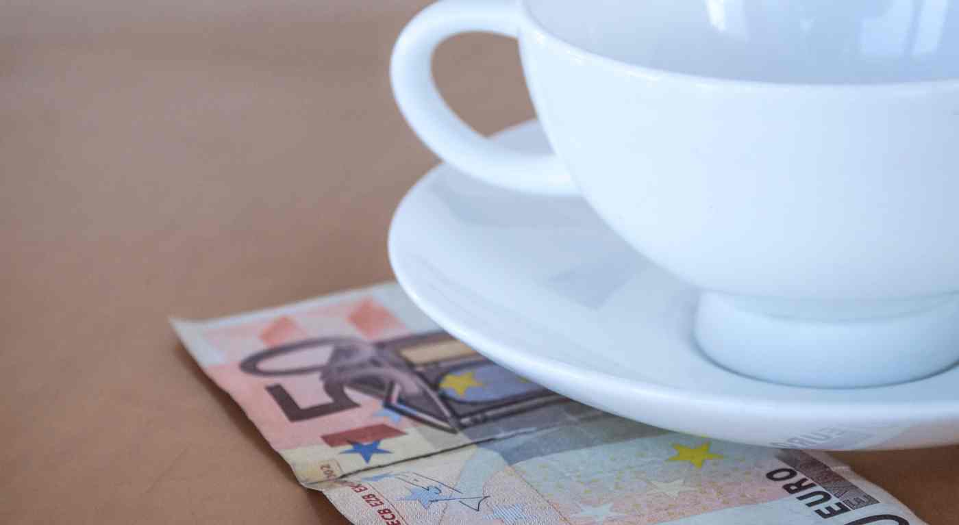 "Lascio 150 euro di mancia e ricevo questo", la reazione choc di una cameriera dopo il generoso gesto della cliente