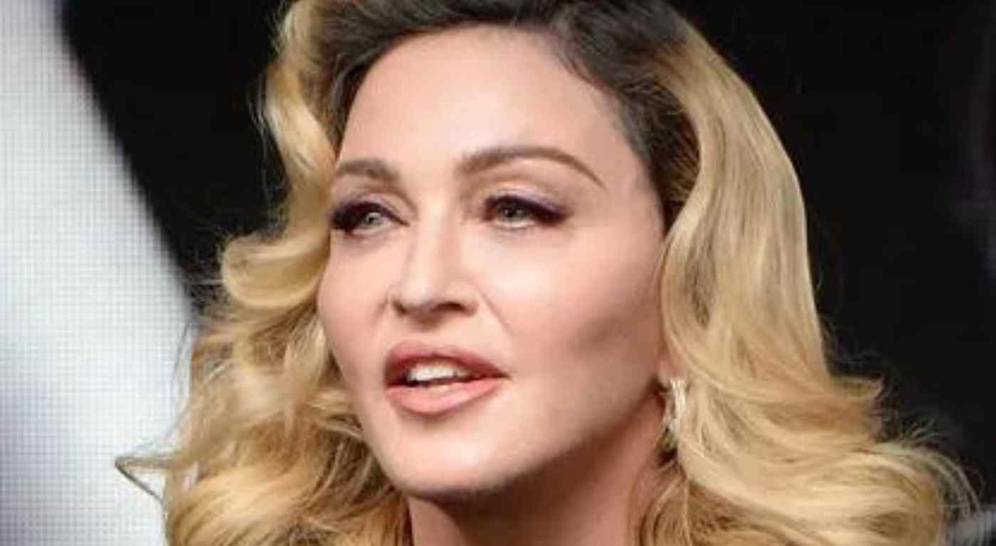 “Ma sei matta?” Anna Falchi rifiuta l'invito di Madonna e lei reagisce così