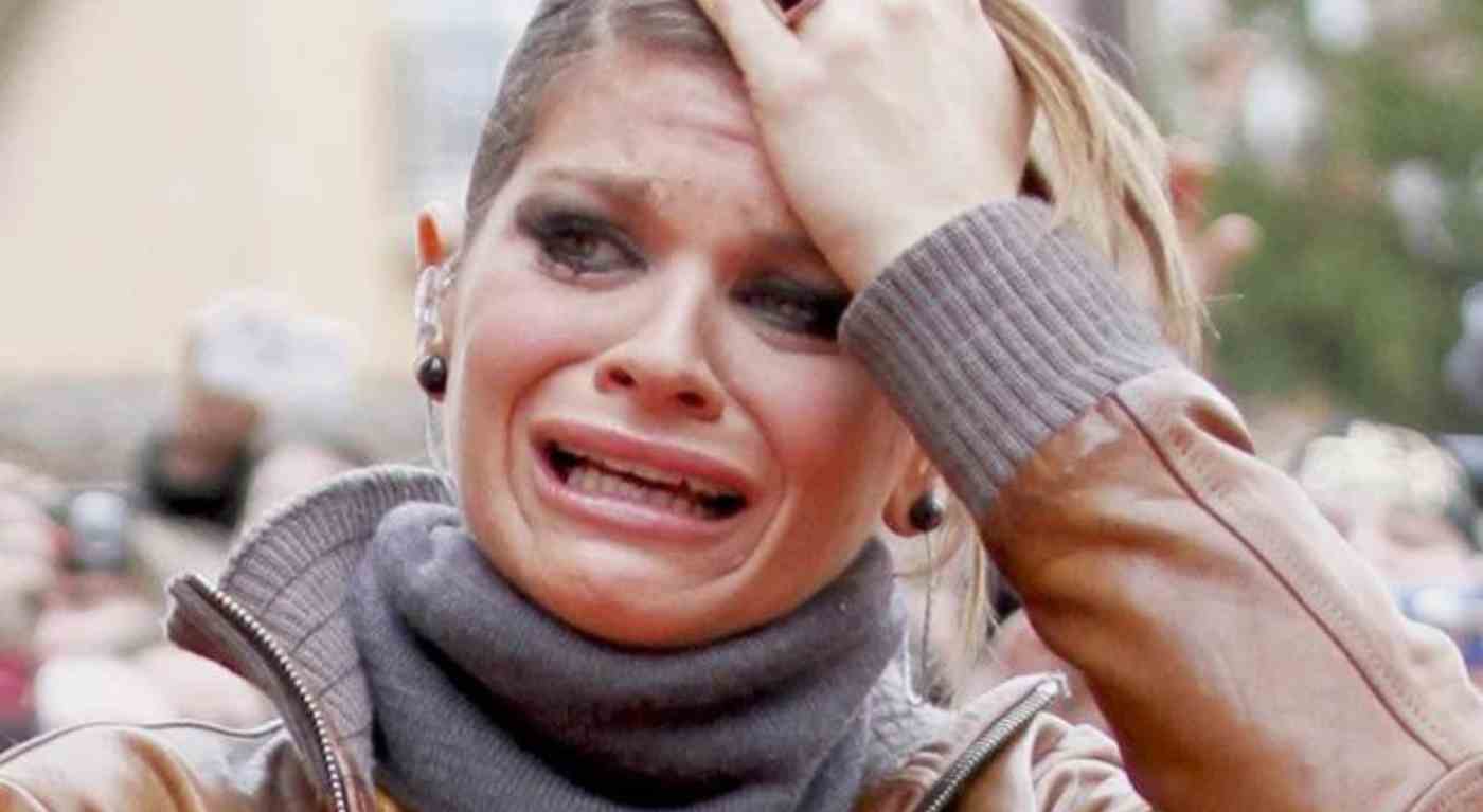 Alessandra Amoroso cacciata dal ristorante insieme al suo compagno: il motivo è assurdo