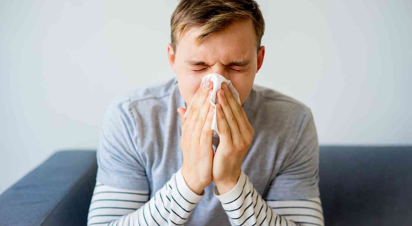 Influenza, l'allarme degli esperti: "Mai vista una così forte da vent'anni, colpisce i bronchi"