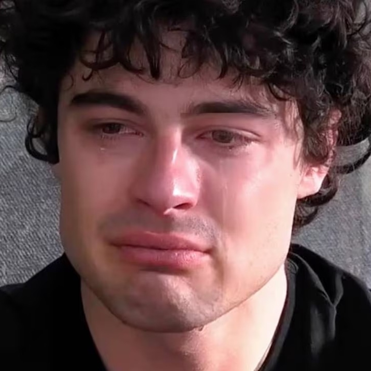 Grande Fratello, Vittorio scoppia in lacrime: "Basta, devo dire tutto a Beatrice"