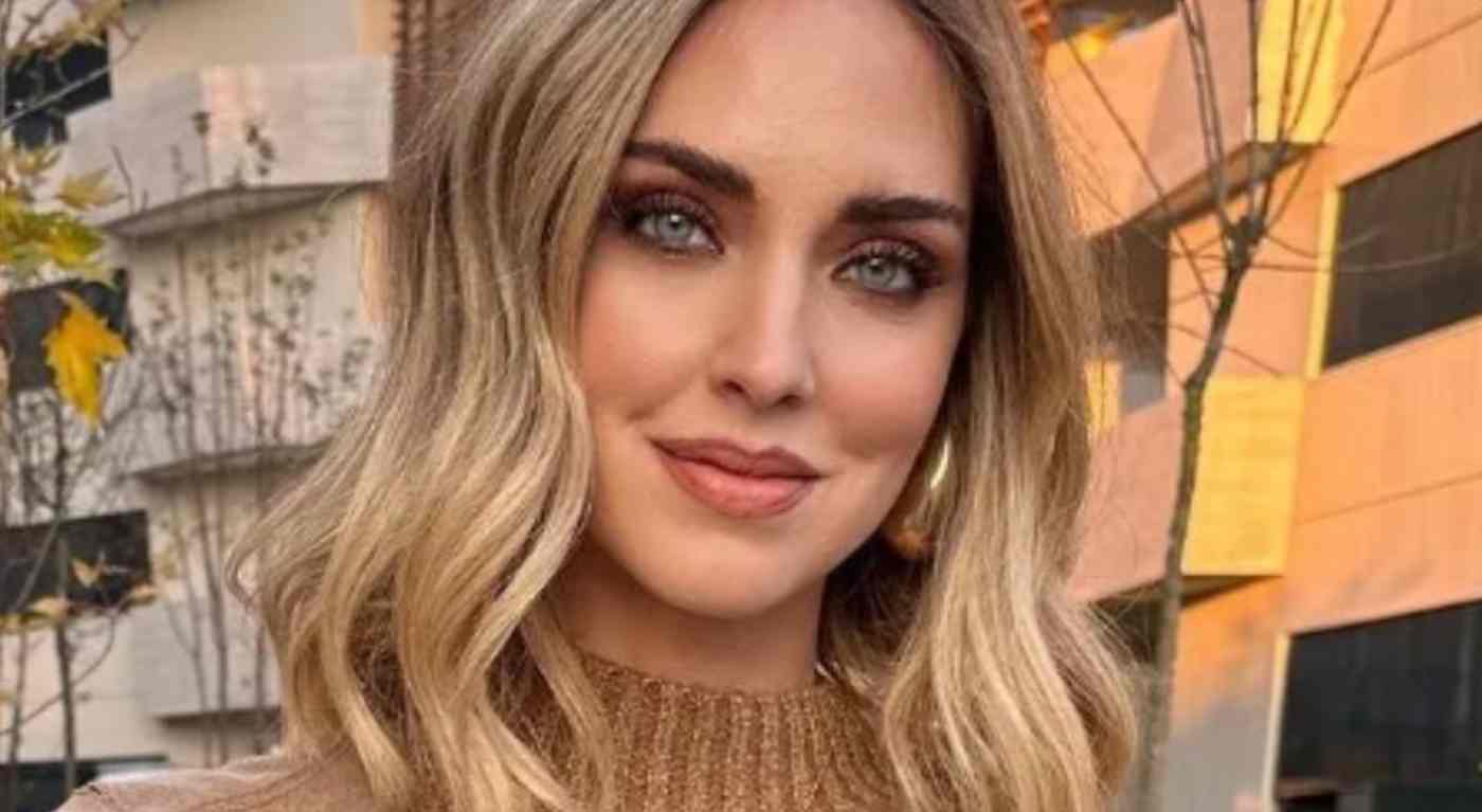 Chiara Ferragni, a Milano piovono volantini che la ‘sostengono’: cosa sta succedendo all’influencer