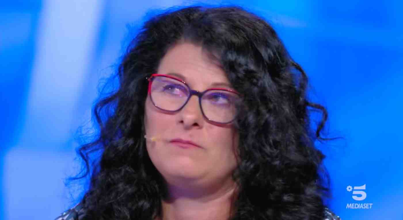 “Hanno insultato mia moglie”. C'è Posta per Te, Giuseppe chiude la busta in faccia ai genitori