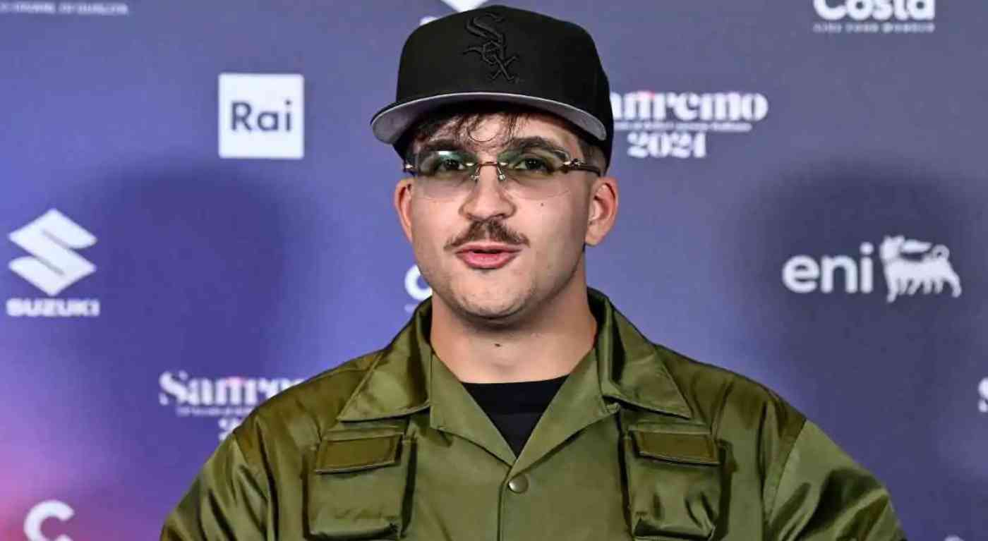 Geolier, il nome che da Napoli ha fatto tremare il palco di Sanremo nel 2023: scopri tutto su di lui
