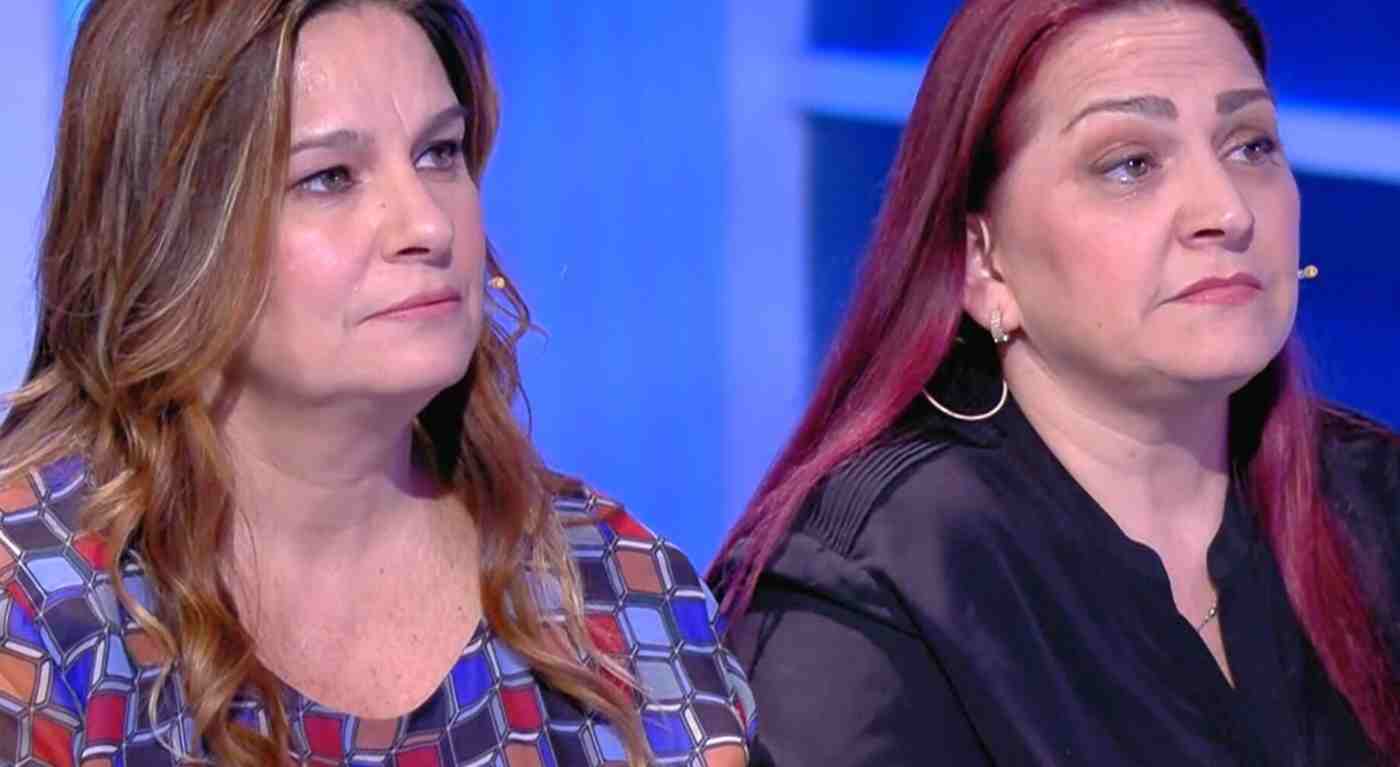 C'è Posta per Te: Raffaella e Maria Grazia accusate di aver umiliato il padre, interviene Maria De Filippi