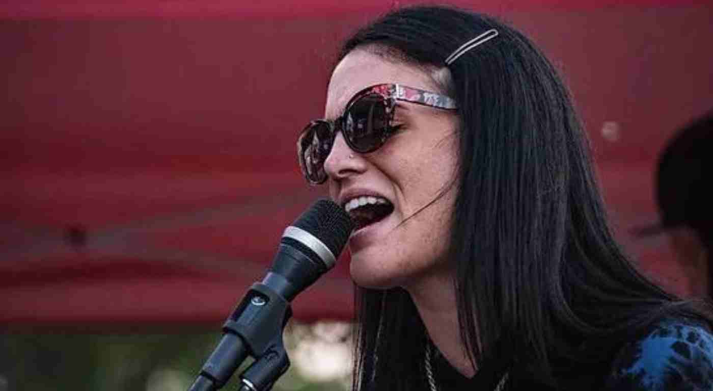 Dramma in musica, la famosa cantante sta per morire a soli 31 anni, l'annuncio dei fan: "Per favore, fatelo per lui"