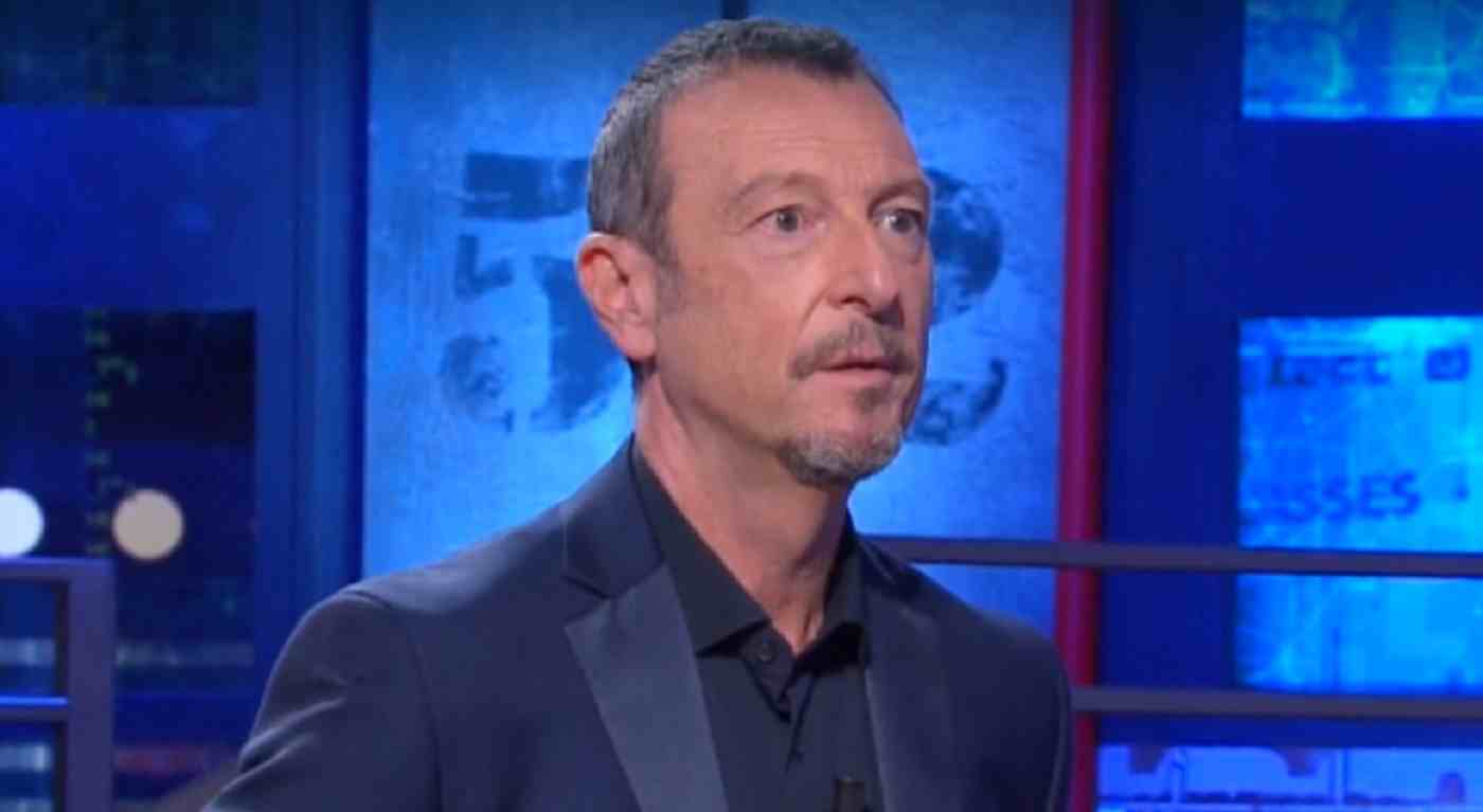 Scandalo a Sanremo 2024: due famosi cantanti sorpresi a letto insieme - E non erano soli, ecco chi era con loro!